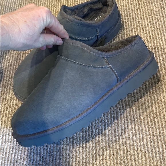 NEW UGG classic micro shearling Charcoal Suede Slip-Ons size 11 - Picture 12 of 12